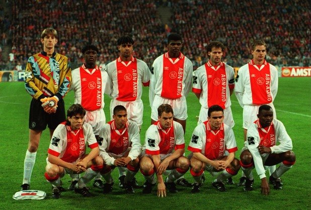 Аякс (1991-1997)
И до днес Аякс от 1995 г. остава най-младият отбор, триумфирал с Шампионската лига. На следващата година отборът на Ван Гаал отново достигна до финал, но бе спрян от Ювентус. След въвеждането на правилото Босман обаче отборът се разпадна. Едгар Давидс бе един от първите, които си тръгнаха, след което го последваха и други значими фигури, като Кларънс Зеедорф, завършил кариерата си с 4 европейски титли на клубно ниво.