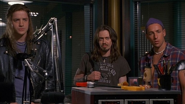 Airheads / "Въздухари"
Много преди социалните медии, YouTube и Spotify, много преди даже MySpace, да пробиеш в музикалната индустрия беше въпрос на това някой мениджър или продуцент да те забележи. Или дори само някое радио да пусне твоето готино парче. И за бандите понякога е въпрос на живот и смърт правилния човек да ги чуе. Чаз Дарби е един от тези хора, обсебени от музиката си. Когато за пореден път е отрязан от мениджър в лъскав музикален лейбъл, той и двамата му колеги в бандата The Lone Rangers ("Самотните рейнджъри") - Рекс и Пип, решават да накарат местната рок радиостанция да пусне записа им в ефир, ако трябва и със сила. Проблемът е, че в един момент се оказва, че тримата са взели цялото радио за заложници с няколко пластмасови автомата. Това, което им остава, както и на диджей Ян Акулата, е да започнат да излъчват пряко в ефир. Филмът е пълен с нелепи и забавни моменти, а култовият въпрос кой ще победи в двубой - Леми или Бог, остава знакова реплика в рока като цяло.