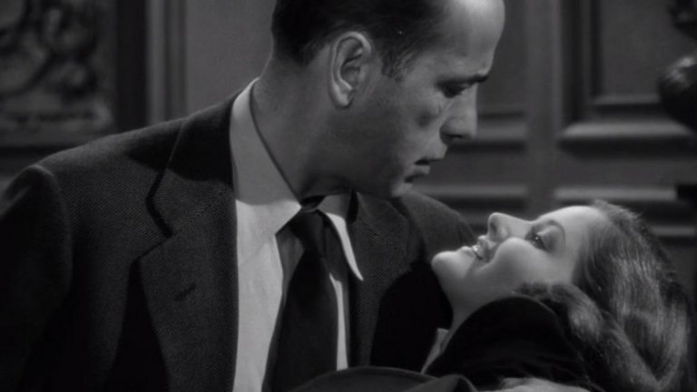 Хъмфри Богарт в ролята на частния детектив Филип Марлоу в екранизацията на "Големият сън" (1946). Марлоу е творението на писателя Реймънд Чандлър, което трудно щеше да вирее днес.