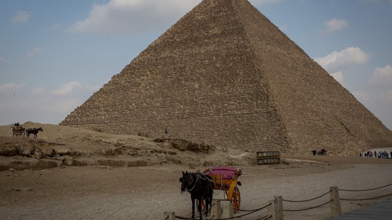 Надпис "Локо" се появи и на Хеопсовата пирамида