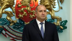 Президентът се възмути на правителството, че не го питало, преди да отправи покана за посещение към Зеленски