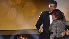 Майката на Роналдо е била арестувана за кратко заради 55 000 евро в чантата й