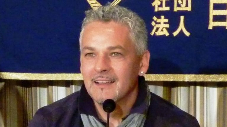 Роберто Баджо. През 2014 г. италианската легенда откри най-големия будистки център в Европа. За построяването му в Милано бяха събрани 15 млн. евро. Само на Апенините последователите на тази религия са около 30 000. Баджо често е наричан Малкия Буда и Божествената опашчица. Той прегръща Будизма на 18 г., когато сериозна травма заплашва да прекрати кариерата му.