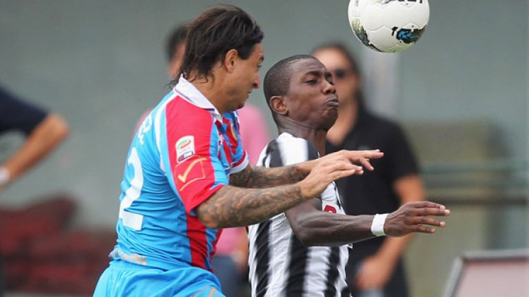 Новото попълнение на Ювентус Елиеро Елиа не направи успешен дебют в мача с Катания, завършил 1:1