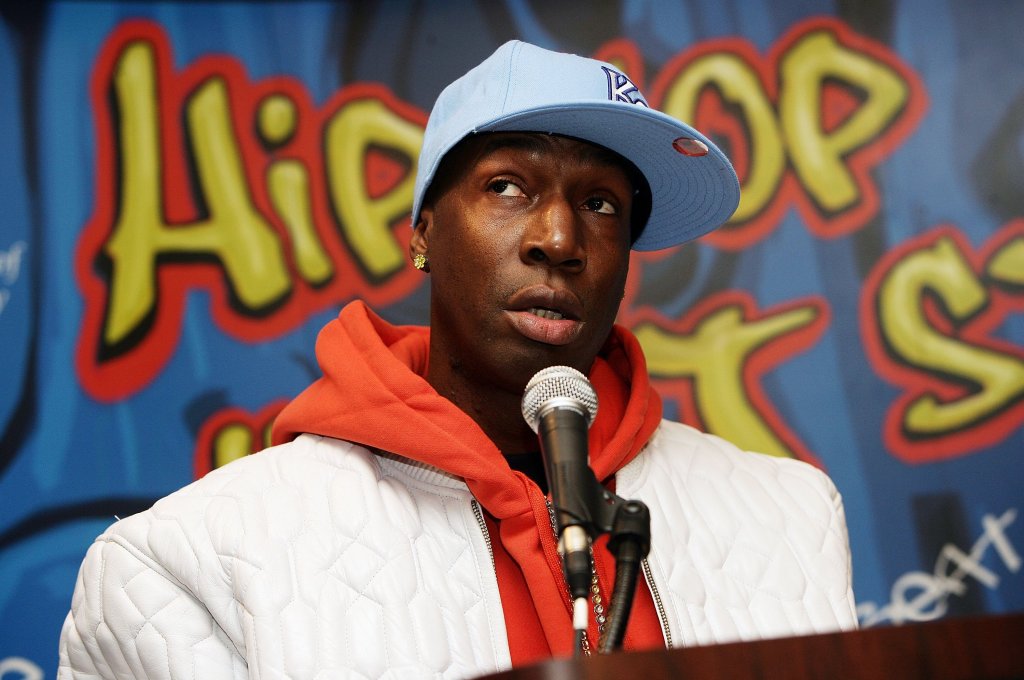 Grandmaster Flash
Това че Grandmaster Flash е първият рап изпълнител приет в Залата на славата на рокендрола само по себе си показва какво е неговото влияние в музиката. Той е считан за един от пионерите в хип-хопа, истински ветеран от улиците на Бронкс и въплъщение на думата DJ, въвел и популяризирал техники като скречирането. В края на 70-те основава групата Grandmaster Flash and the Furious Five, с която постига най-големите си успехи.