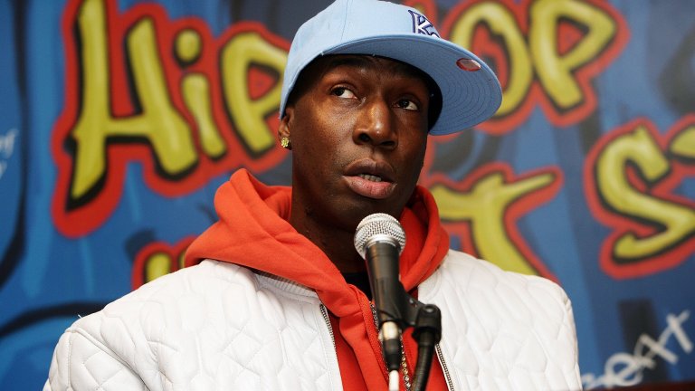 Grandmaster Flash
Това че Grandmaster Flash е първият рап изпълнител приет в Залата на славата на рокендрола само по себе си показва какво е неговото влияние в музиката. Той е считан за един от пионерите в хип-хопа, истински ветеран от улиците на Бронкс и въплъщение на думата DJ, въвел и популяризирал техники като скречирането. В края на 70-те основава групата Grandmaster Flash and the Furious Five, с която постига най-големите си успехи.