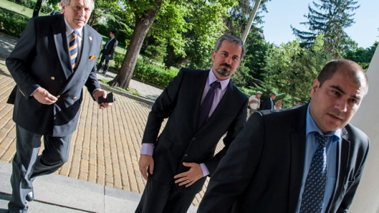 Радостни, зажаднели, депутати...