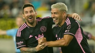 Ибра: Меси играе с дърводелци. Бягат като хамали