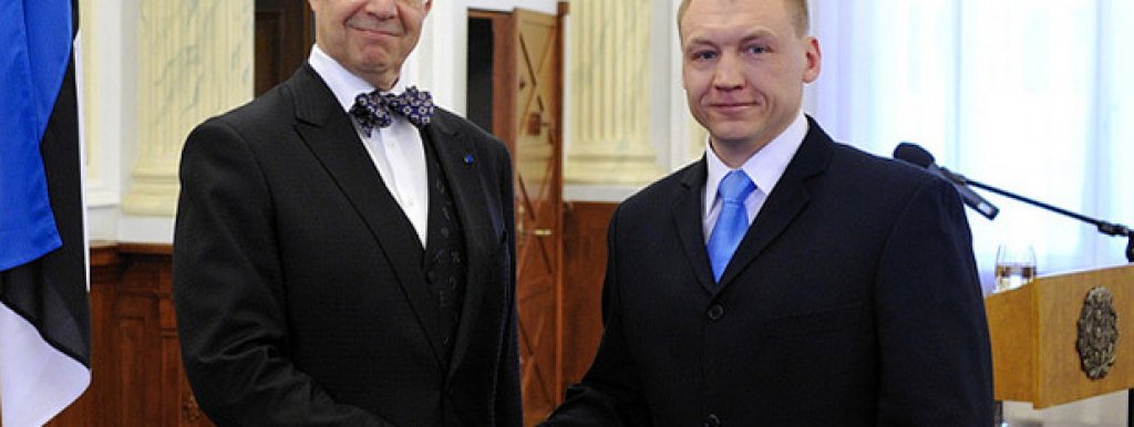 На 26 септември 2015 г. на контролния пункт "Куничина гора" край Псков се извършва размяната на сътрудника на естонските спецслужби Естон Кохвер. В замяна Русия получава бившия сътрудник на Охранителна полиция към МВР на Естония. 
Месец по-рано Кохвер е осъден на 15 години затвор за шпионаж и контрабанда на оръжие от Областния съд в Псков. 
През 2012 г. Дресен е осъден за държавна измяна и предаване на секретни данни на ФСБ.