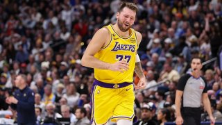 Лука Дончич се отчете с трипъл-дабъл за успех на Лейкърс над Денвър (видео)