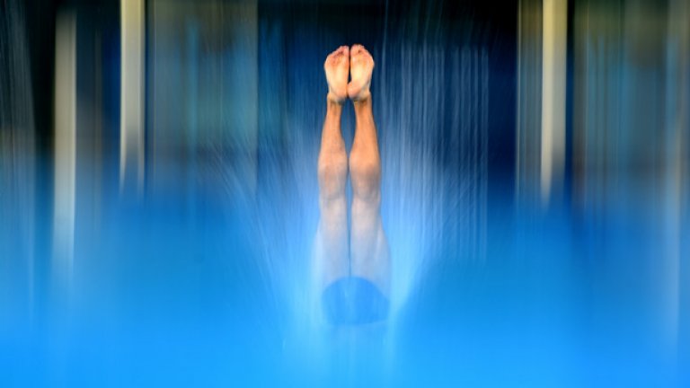 И отново игра с обектива - този път в надпреварата за скокове във вода.