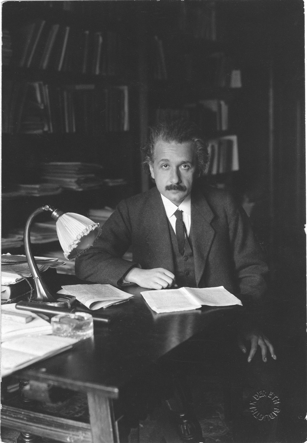 Albert_Einstein_photo_1920