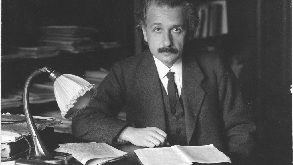 Albert_Einstein_photo_1920