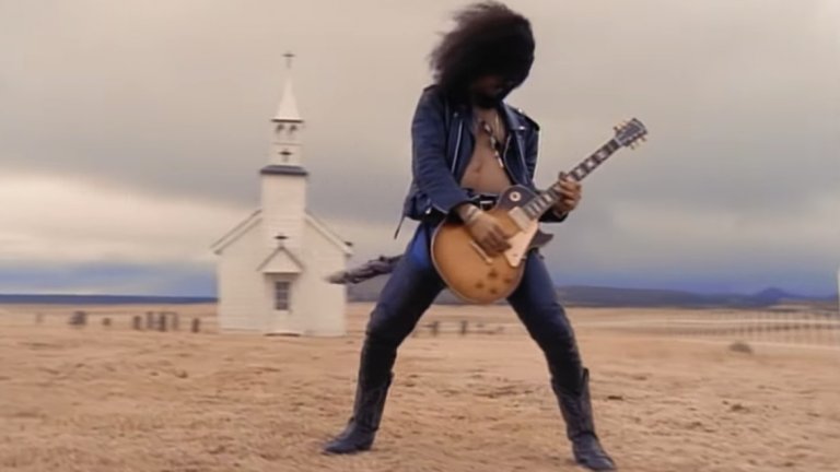 Guns N Roses - November Rain
Определено една от най-добрите песни на Guns, която заедно с онзи феноменален клип има вече култов статут. Като добавим към това и може би едно от най-великите китарни сола в рока, определено има защо тази песен да попадне тук (да и не говорим, че си е тематично с ноемврийския дъжд).