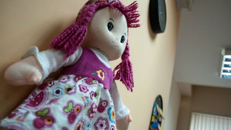 Играчките уж са за по-малки деца, но отношението към тях казва много