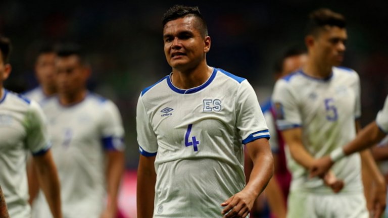 Hенри Rомеро от Ел Салвадор ухапа Джоузи Алтидор и го ощипа по зърното. После капитанът на тима Дарвин Серен също захапа играч на САЩ.