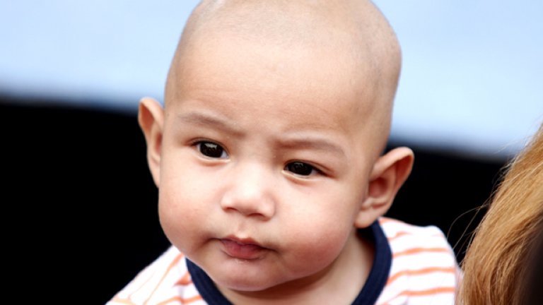 Никакви огледала, никакви окачени играчки от пръчици и пластинки, никаквo "Бебето Айнщайн"...