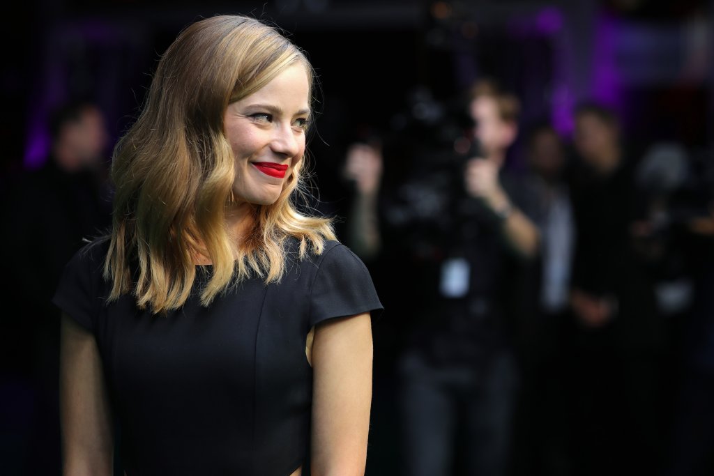 Млади, чаровни и изключително женствено красиви, тези актриси разбиват образа на идеала за германската жена, която може да ти донесе 20 халби бира наведнъж и след това да победи пиян руснак на канадска борба.
Саския Розендал
Започнала първо като балерина с детската трупа на Балета в Хале, с годините кариерата на Саския Розендал се измества все повече към актьорското майсторство. Безспорният хит във филмографията ѝ е "Лоре", който ѝ носи награди от Филмовите фестивали в Берлин, Стокхолм и награда на Австралийската филмова академия. Иначе можете да я гледате още в сериалите Weissensee и в третия сезон на "Берлински Вавилон".