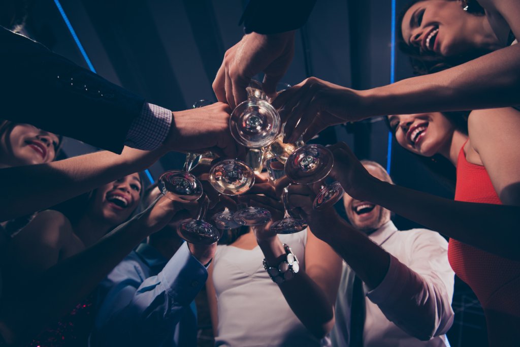 наздраве, празници. приятели