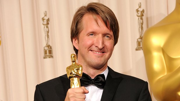 Том Хупър с наградата за "най-добър режисьор"