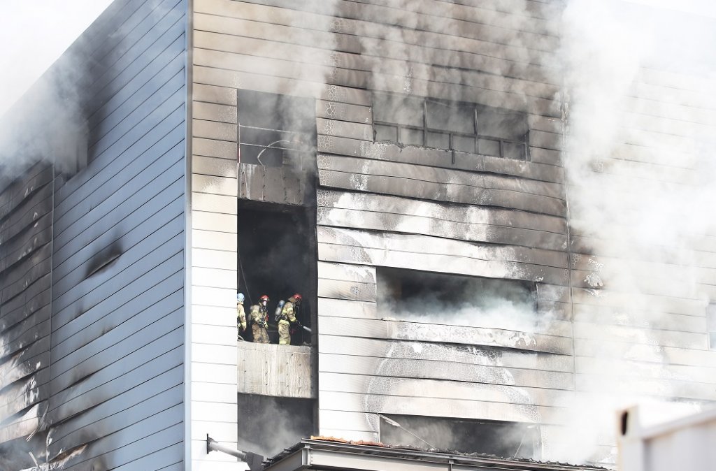 25 души загинаха при пожар на строеж в Южна Корея 