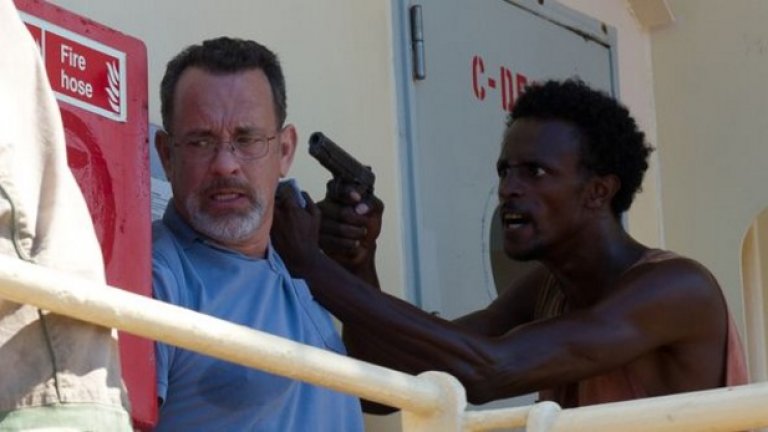 1. Captain Phillips

Филмът от 2013-а разказва истинската история на Ричърд Филипс, капитан на кораба "Мерск Алабама". През 2009-а корабът е нападнат от сомалийски пирати, а Филипс е взет за заложник. Преди това той е взел мерки, за да гарантира безопасността на екипажа си. Следват няколко напрегнати дни като се стига до намесата на американски морски тюлени, които имат за задача да измъкнат капитана от лапите на пиратите. Филипс разказва историята си в книга, която е филмирана няколко години по-късно с Том Ханкс в главната роля.