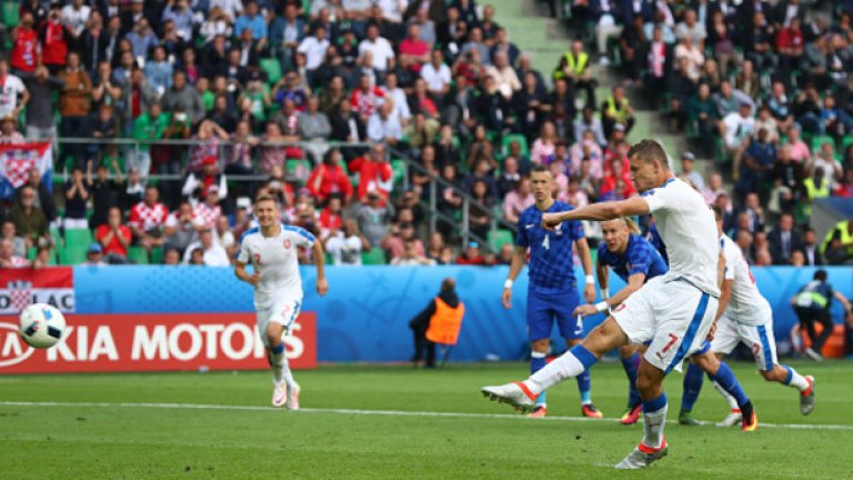 Томаш Нецид бележи от дузпа за 2:2 в най-резултатния двубоя на Евро 2016 дотук.