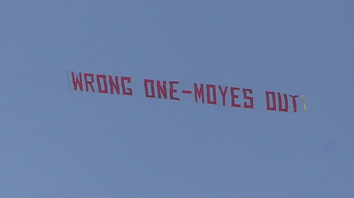 Март 2014: “Wrong One – Moyes Out”
Дейвид Мойс за кратко бе Избрания, но бързо се превърна в Грешния.