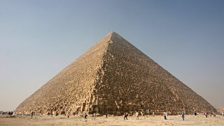 1024px-Kheops-Pyramid