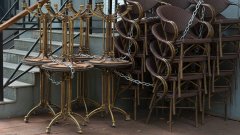 На ресторантите. Спешно.