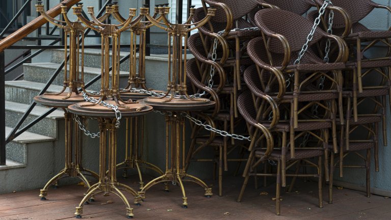 На ресторантите. Спешно.