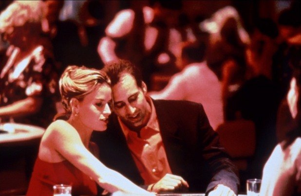 "Да напуснеш Лас Вегас" (Leaving Las Vegas, 1995) Актрисата Елизабет Шу се сдобива с номинация за "Оскар" за ролята си на самотната проститутка от Лас Вегас Сара. Тя се влюбва в алкохолизиран сценарист. Филмът е романтична драма, която обаче се отличава със силна емоционалност и запомнящ се финал