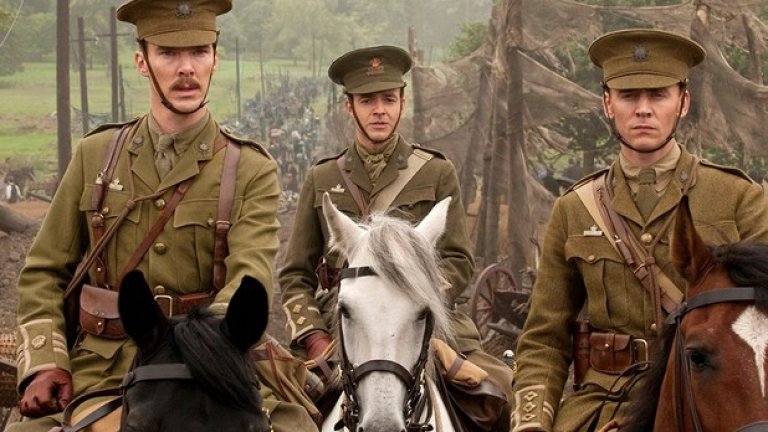 Боен кон (2011)

Първият сблъсък на Къмбърбач с високобюджетното холивудско кино е във филма на Стивън Спилбърг, чието действие се развива през Първата световна война. Къмбърбач има сравнително малка роля като майор от британската армия, но участва в най-силната сцена: едно обречено настъпление на кавалерията. 