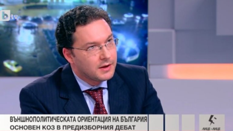 По думите му интересът на България по отношение на санкциите срещу Русия е да защитаваме международното право