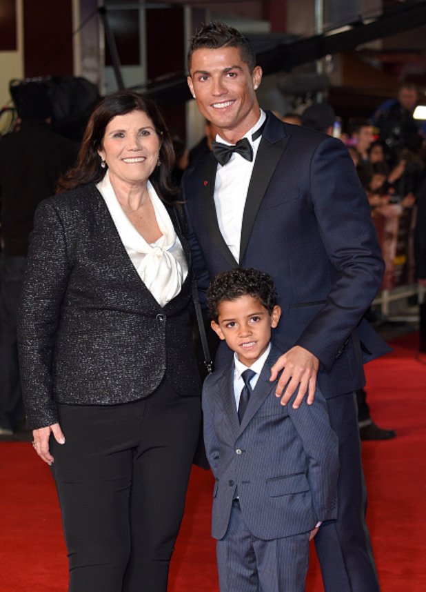 Роналдо с майка си и Кристиано-младши