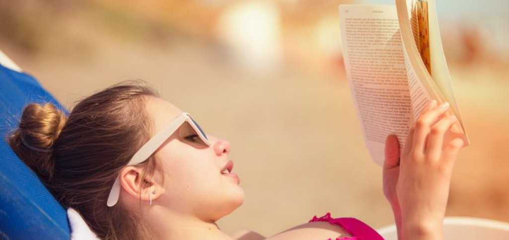 жена, книги, четене