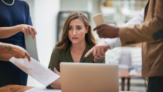 Работата убива: 840 хил. души умират годишно заради стрес и нерви на работното място