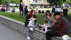Българските ученици са на първо място по употреба на алкохол и цигари, но причината за това е от другата страна на същата монета