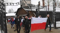 Те обвиняват евреите в "пренаписване на историята" и очерняне на Полша