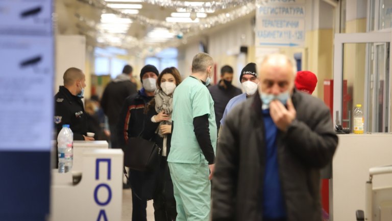 Край на задължителното им носене в търговски обекти