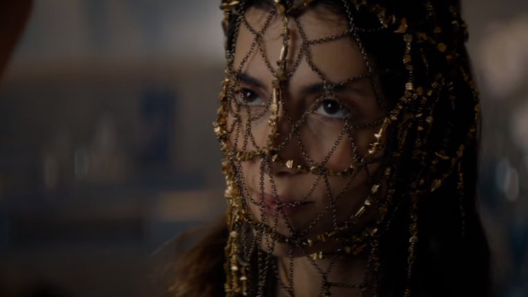 Сюжетът следва романа Sisterhood of Dune