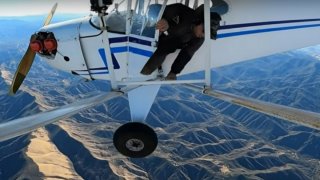 Бивш олимпиец засне как самолетът му се разбива, сега го разследват