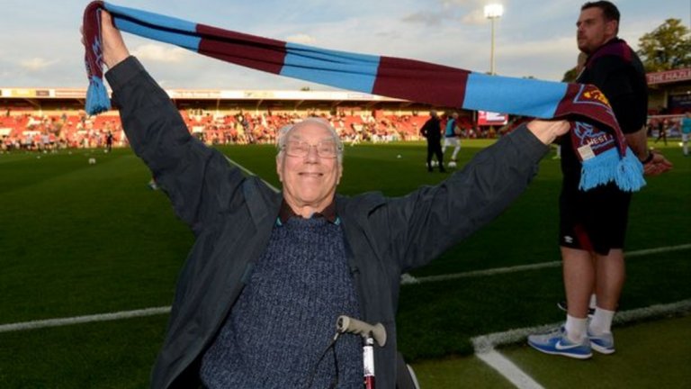 Джордж Дейвис на "Рейл Стейдиъм".