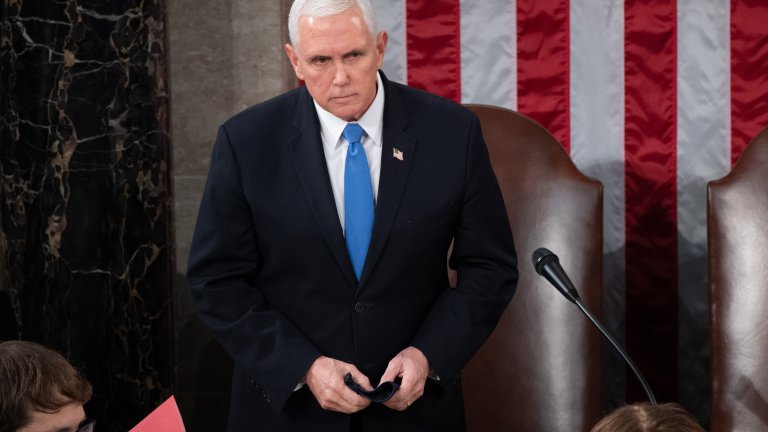 Хаос и сблъсъци: Хора на Тръмп щурмуваха заседанието на Конгреса