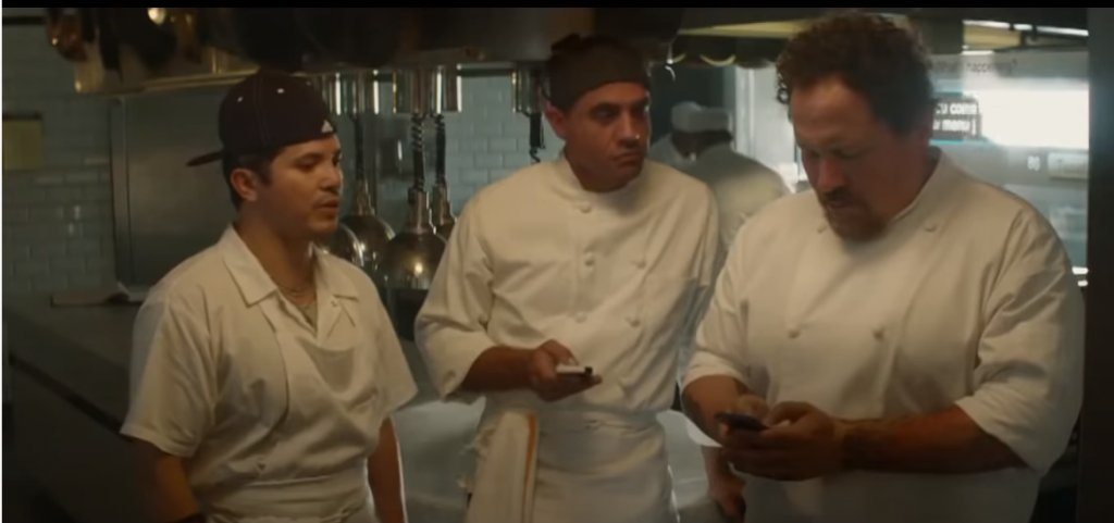 “Майстор-готвач” (Chef)
Когато готвачът Карл Каспър (Джон Фавро) изведнъж напуска работата си във виден ресторант в Лос Анджелис, след като отказва на свръхконтролиращия собственик (Дъстин Хофман) да прави компромиси с творческата си почтеност, е раздвоен какво да стори. Но все пак решава да замине за Маями, където живеят бившата му съпруга и сина му.
Първоначално Карл смята, че е приключил с готвенето, но семейството му успява да го убеди да купят камион за храна и да започнат собствен бизнес. А с новата работа готвачът разбира как е пламнала страстта по най-голямото му хоби.