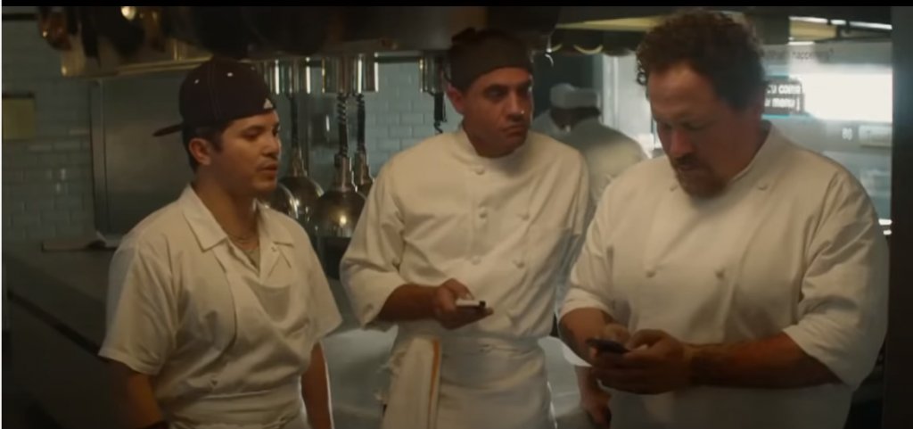 “Майстор-готвач” (Chef)

Когато готвачът Карл Каспър (Джон Фавро) изведнъж напуска работата си във виден ресторант в Лос Анджелис, след като отказва на свръхконтролиращия собственик (Дъстин Хофман) да прави компромиси с творческата си почтеност, е раздвоен какво да стори. Но все пак решава да замине за Маями, където живеят бившата му съпруга и сина му.

Първоначално Карл смята, че е приключил с готвенето, но семейството му успява да го убеди да купят камион за храна и да започнат собствен бизнес. А с новата работа готвачът разбира как е пламнала страстта по най-голямото му хоби.