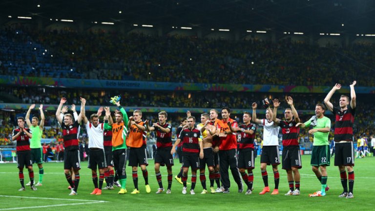 1. Бразилия - Германия 1:7 (2014 г.)
Кроос и Шюрле се разписаха по два пъти, а по един пирон в ковчега на домакините забиха Мюлер, Клозе и Кедира. Бундестима нанесе най-голямата загуба в историята на "селесао", а след това вдигна титлата след успех на финала над Аржентина. Предишното най-голямо поражение на Бразилия беше от Уругвай с 0:6 на Копа Америка през 1920 г.