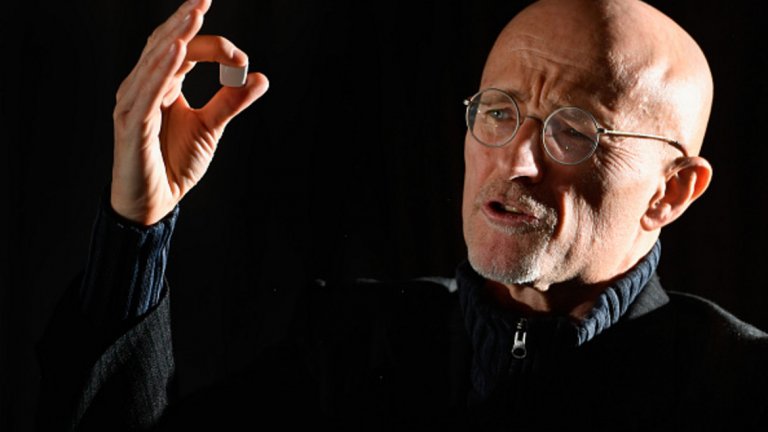 Той обещава да направи трансплантацията до края на 2017 година в Китай.