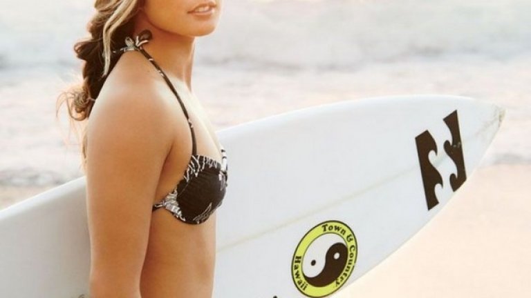 5. Алеса Кизон
Тя е от Хавай и е само на 21 години, но вече е сред известните лица на сърфа. Алеса се развива във възходяща линия, а банковата й сметка набъбва месец след месец.