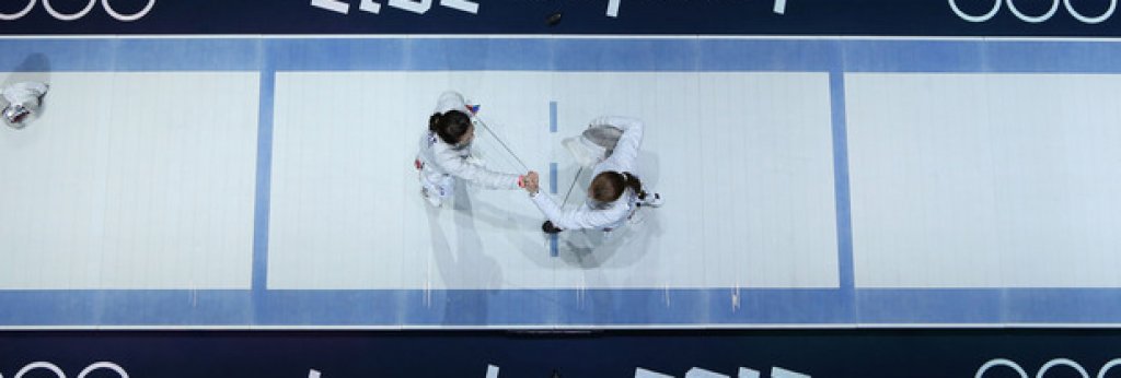 Кадър от шампионата по фехтовка между Джи Йеон от Корея и София Великая от Русия на Олимпиадата в Лондон през 2012 г.